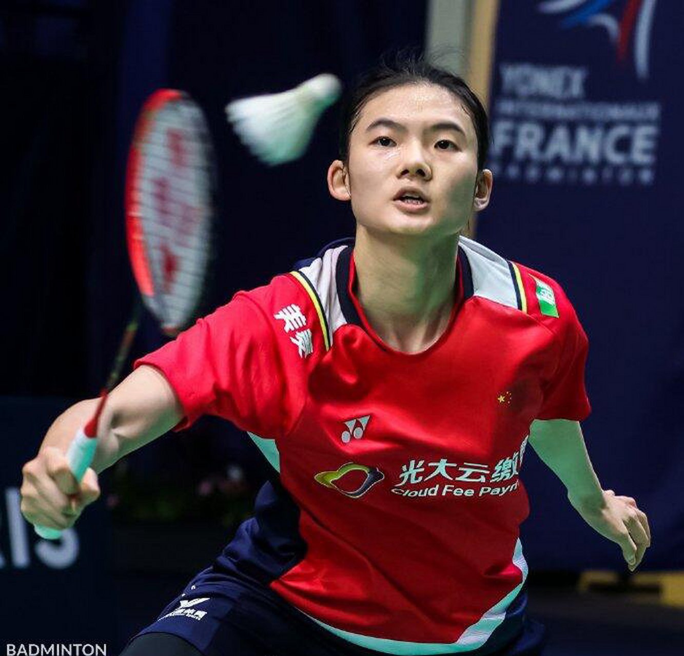 业篮球场边 业篮球场边